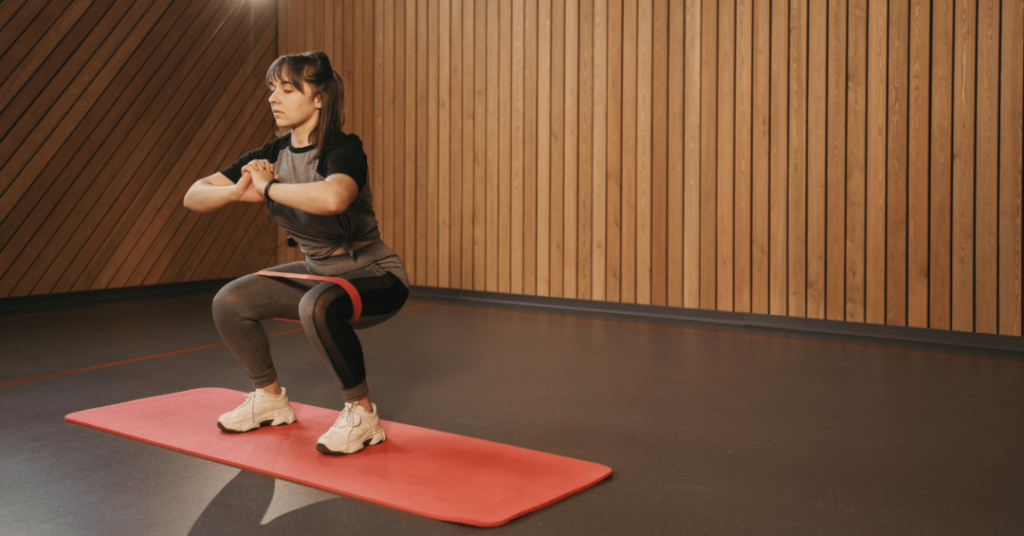 Squat w Resistance Bands